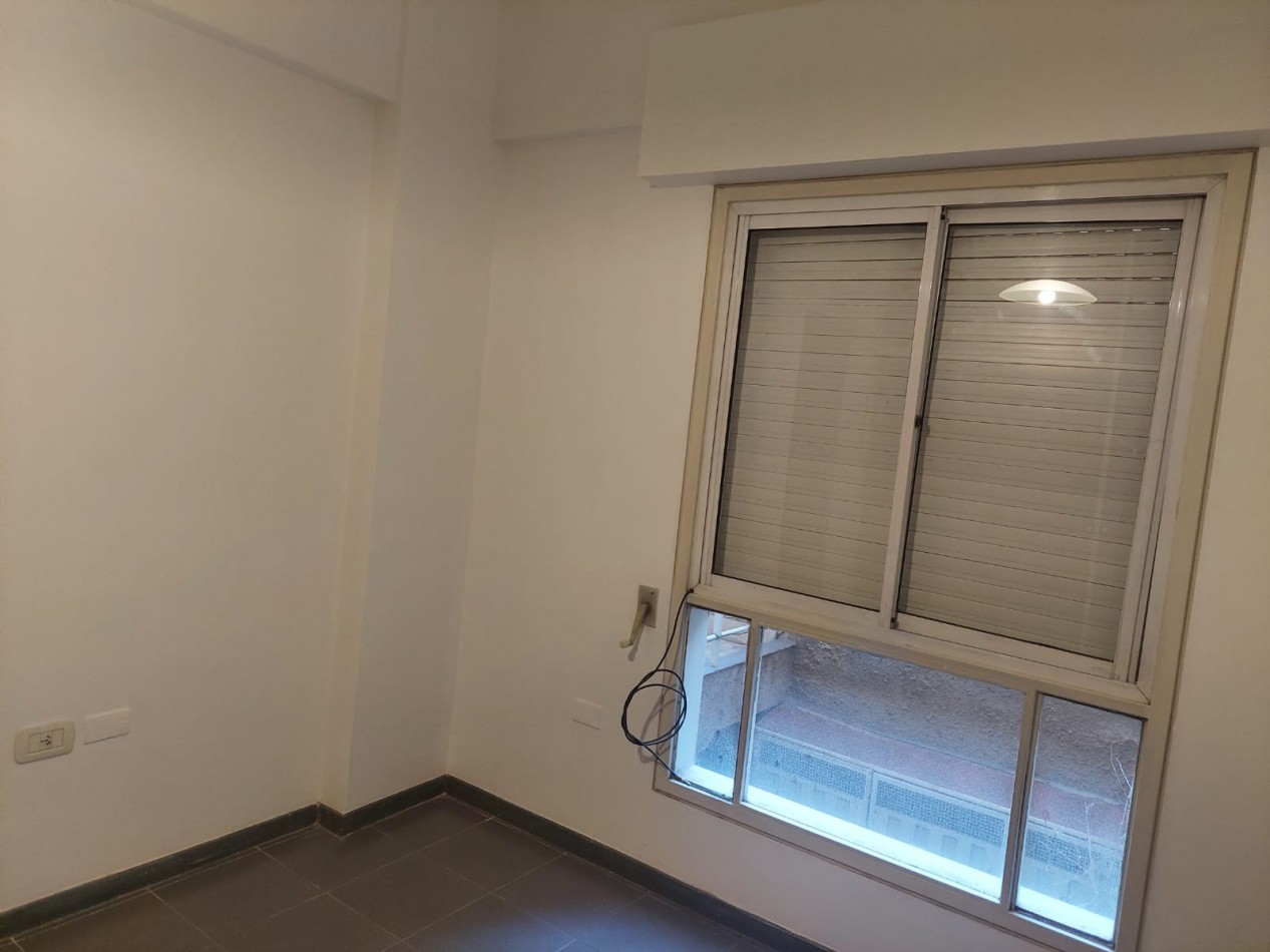 Departamento En Pleno Centro, Pb 1hab - A 1 Cuadra De Plaza 25 De Mayo