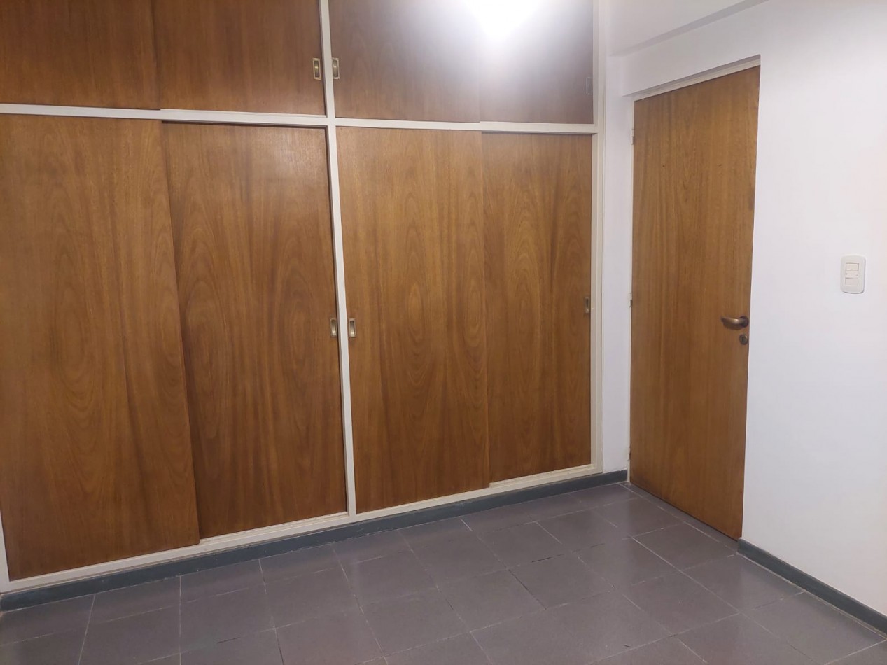 Departamento En Pleno Centro, Pb 1hab - A 1 Cuadra De Plaza 25 De Mayo