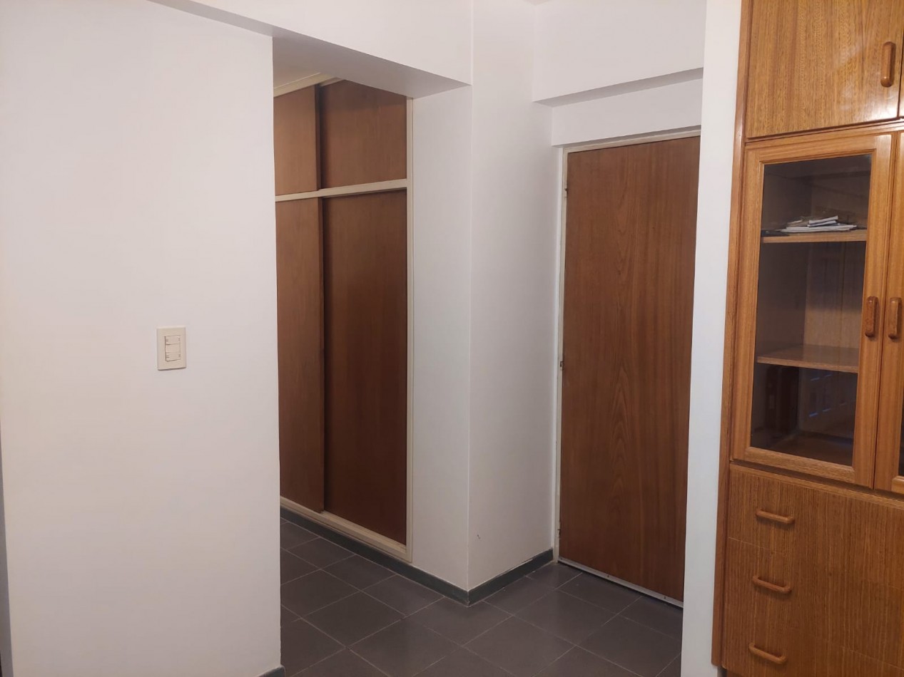 Departamento En Pleno Centro, Pb 1hab - A 1 Cuadra De Plaza 25 De Mayo