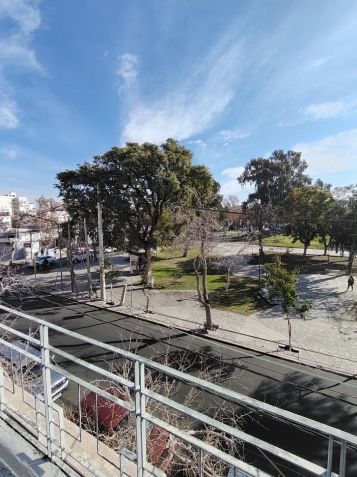 Casa Gran Frente 6hab, 2 Pisos -frente Plaza Joroba