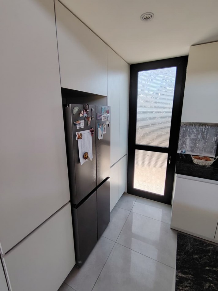 Casa 3hab, 3 Baños, Pileta , Gran Terreno, Bo Privado Albardon