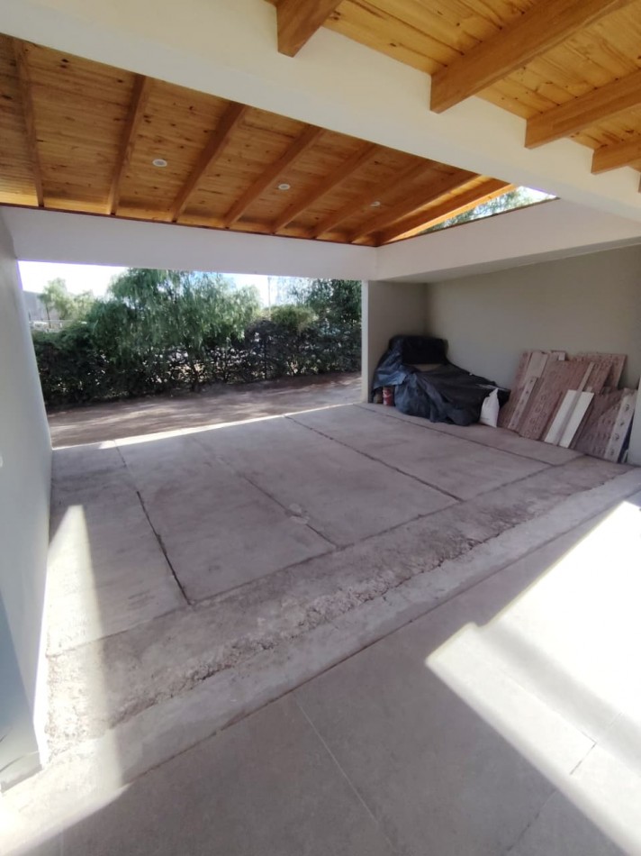 Casa 3hab, 3 Baños, Pileta , Gran Terreno, Bo Privado Albardon