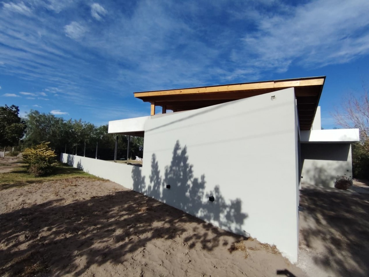 Casa 3hab, 3 Baños, Pileta , Gran Terreno, Bo Privado Albardon