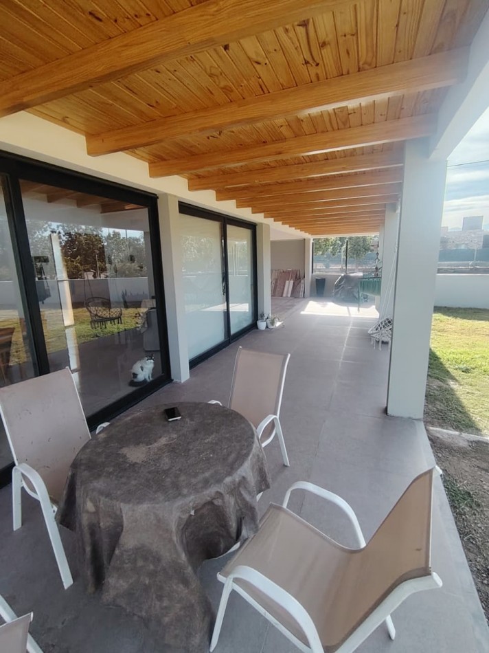 Casa 3hab, 3 Baños, Pileta , Gran Terreno, Bo Privado Albardon