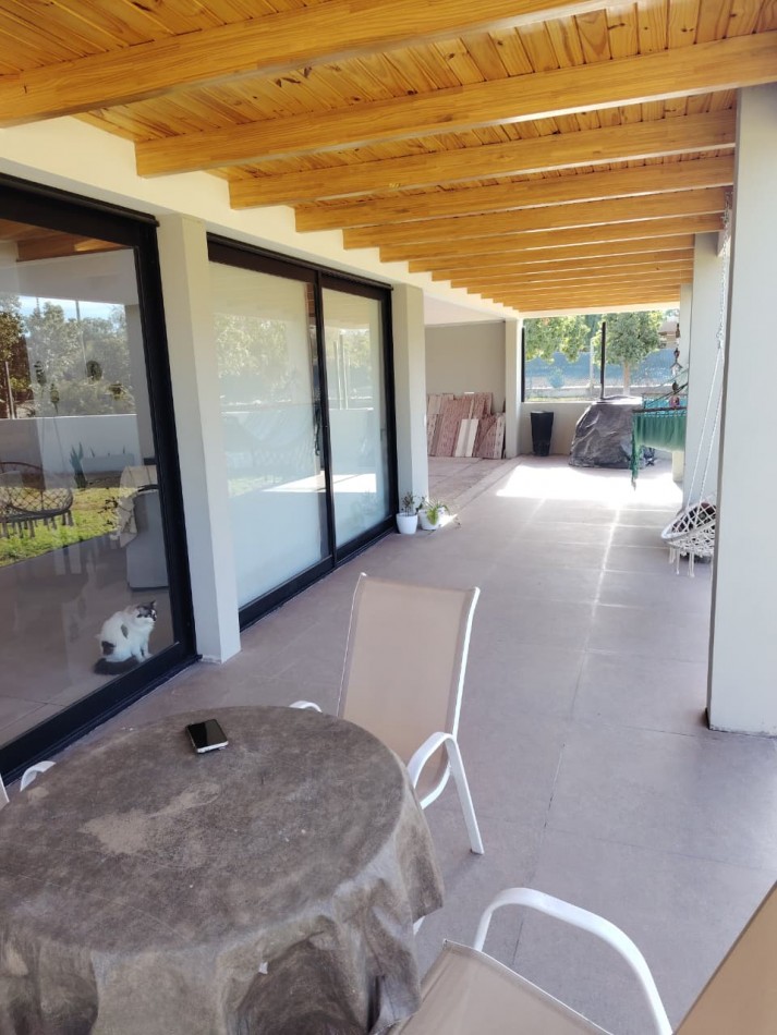 Casa 3hab, 3 Baños, Pileta , Gran Terreno, Bo Privado Albardon
