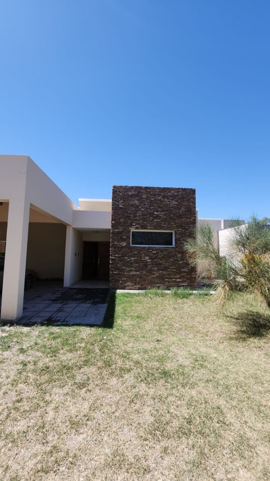 Alquiler Casa Categoria Ba La Lucia Privado, 3 Hab, Pileta, Gran Patio. Santa Lucia