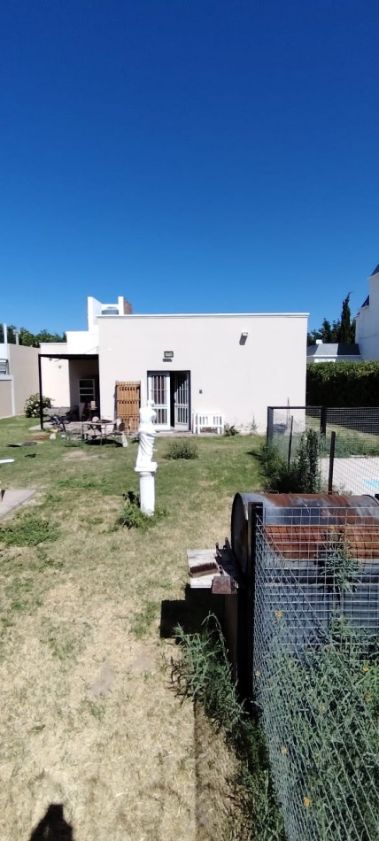 Alquiler Casa Categoria Ba La Lucia Privado, 3 Hab, Pileta, Gran Patio. Santa Lucia