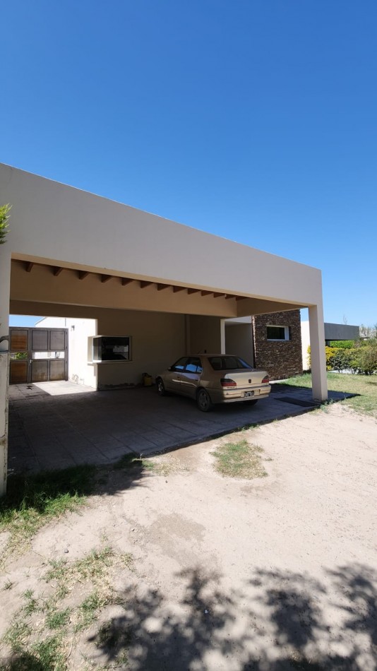 Alquiler Casa Categoria Ba La Lucia Privado, 3 Hab, Pileta, Gran Patio. Santa Lucia