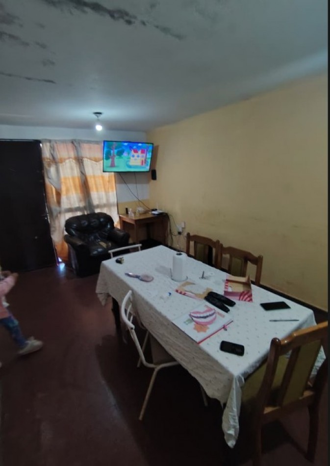 Casa Esquina Aramburu - 3 Hab, Gran Patio - A Refaccionar