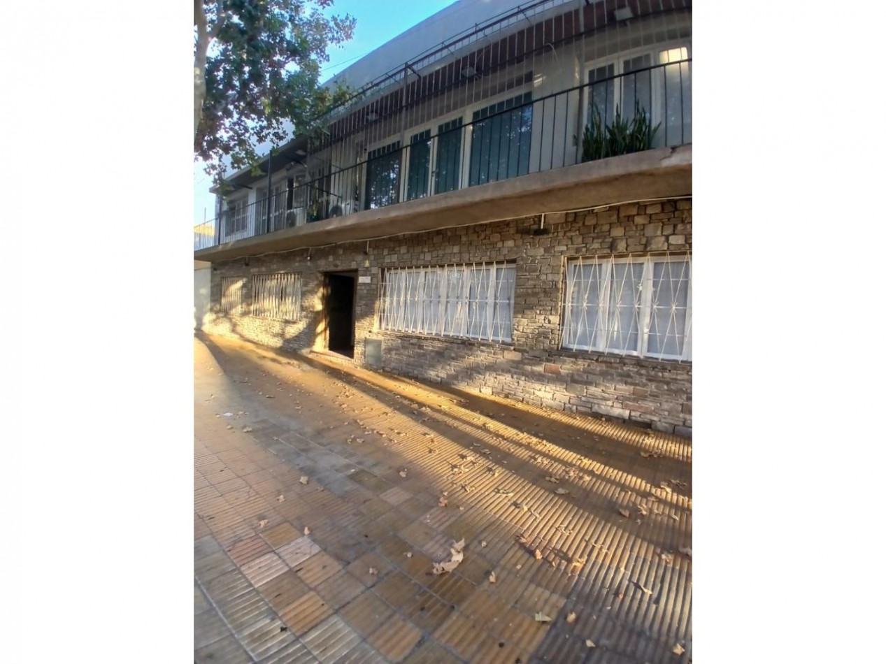 Alquiler. Departamento En Av. Cordoba