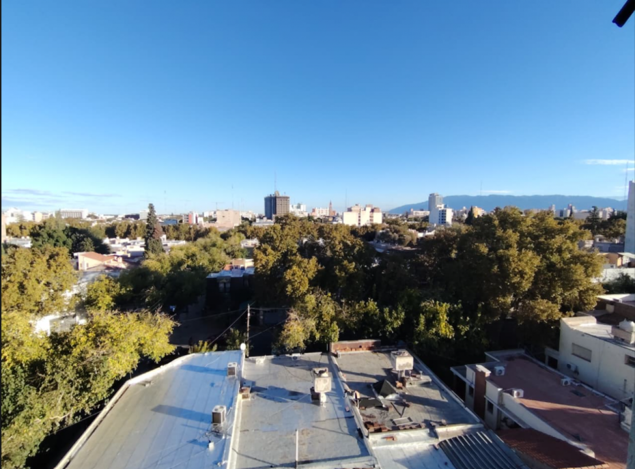 Espectacular Departamento En Edificio Tambolar - Con Cochera Subterranea -orientacion Sur