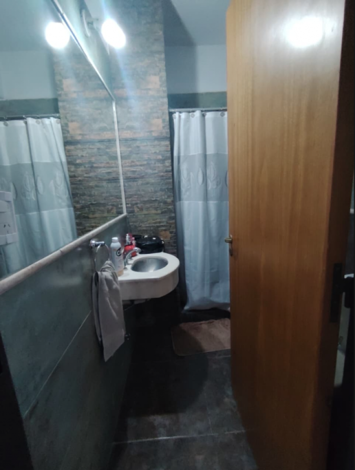 Espectacular Departamento En Edificio Tambolar - Con Cochera Subterranea -orientacion Sur