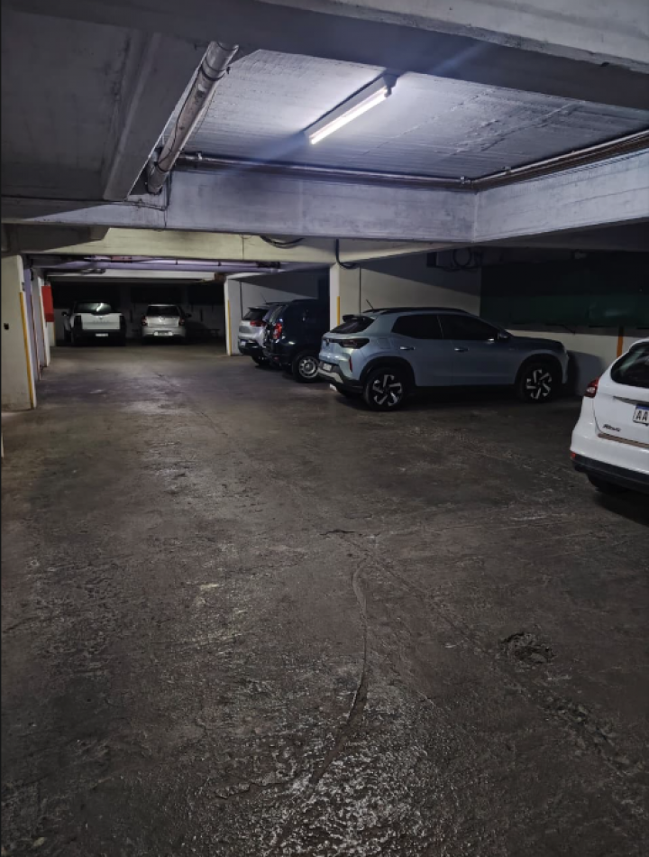 Espectacular Departamento En Edificio Tambolar - Con Cochera Subterranea -orientacion Sur
