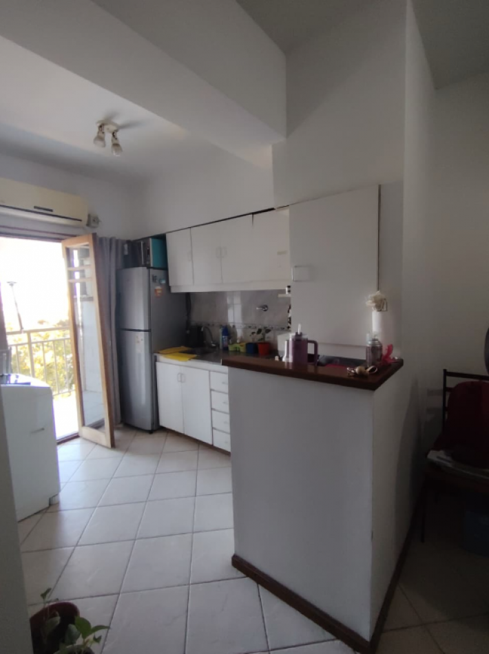 Espectacular Departamento En Edificio Tambolar - Con Cochera Subterranea -orientacion Sur