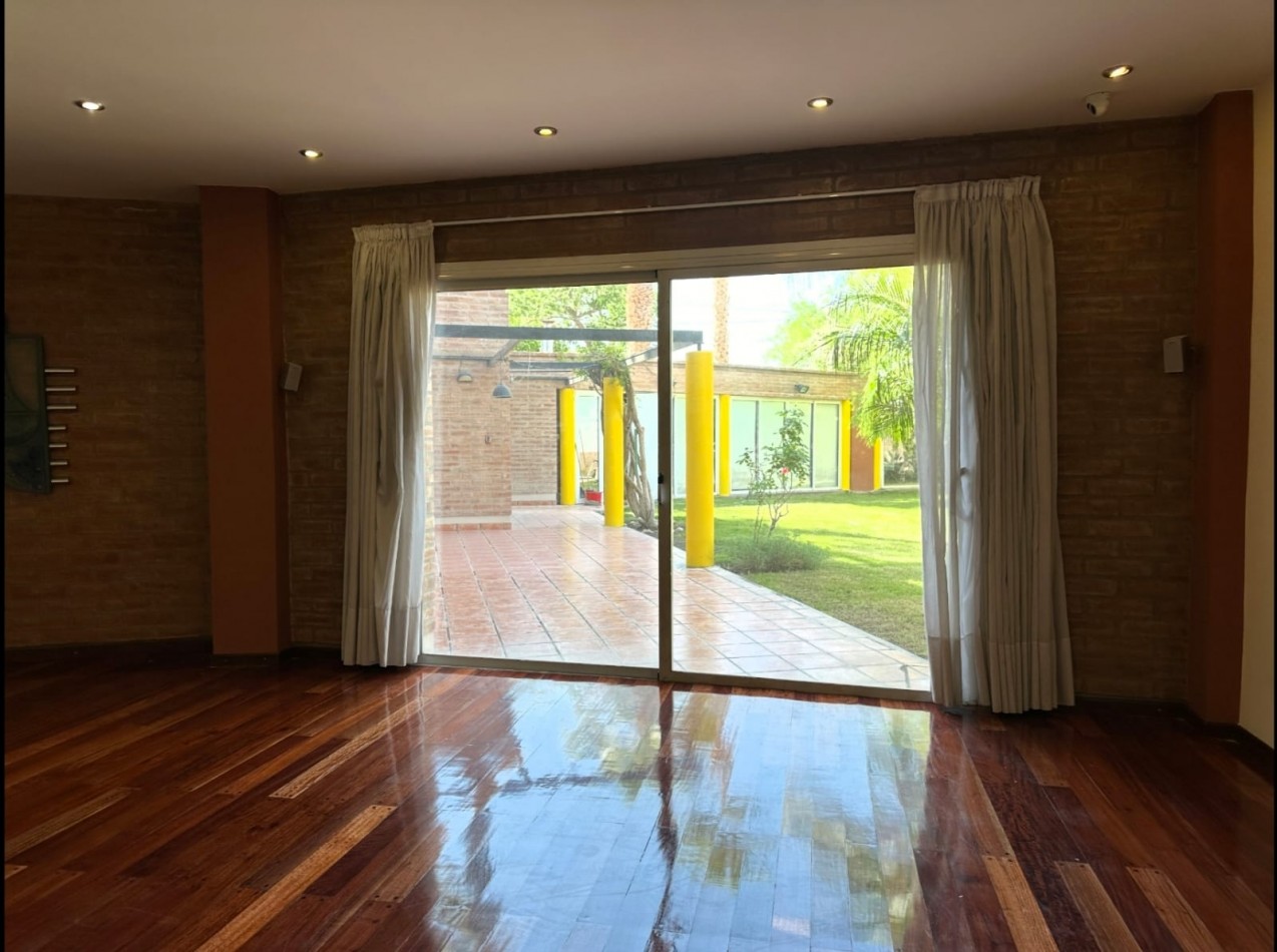 Alquiler. Casa De Gran Categoria 4hab-4baños Pileta En Santa Lucia