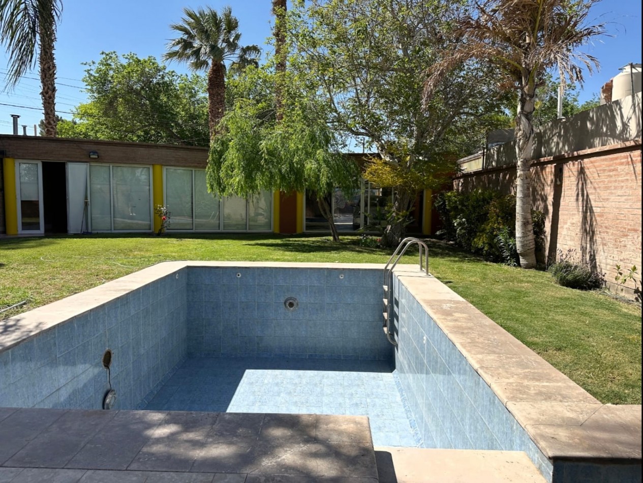 Alquiler. Casa De Gran Categoria 4hab-4baños Pileta En Santa Lucia