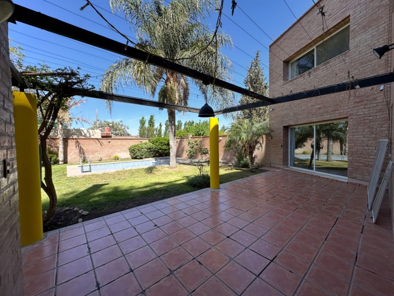 Alquiler. Casa De Gran Categoria 4hab-4baños Pileta En Santa Lucia