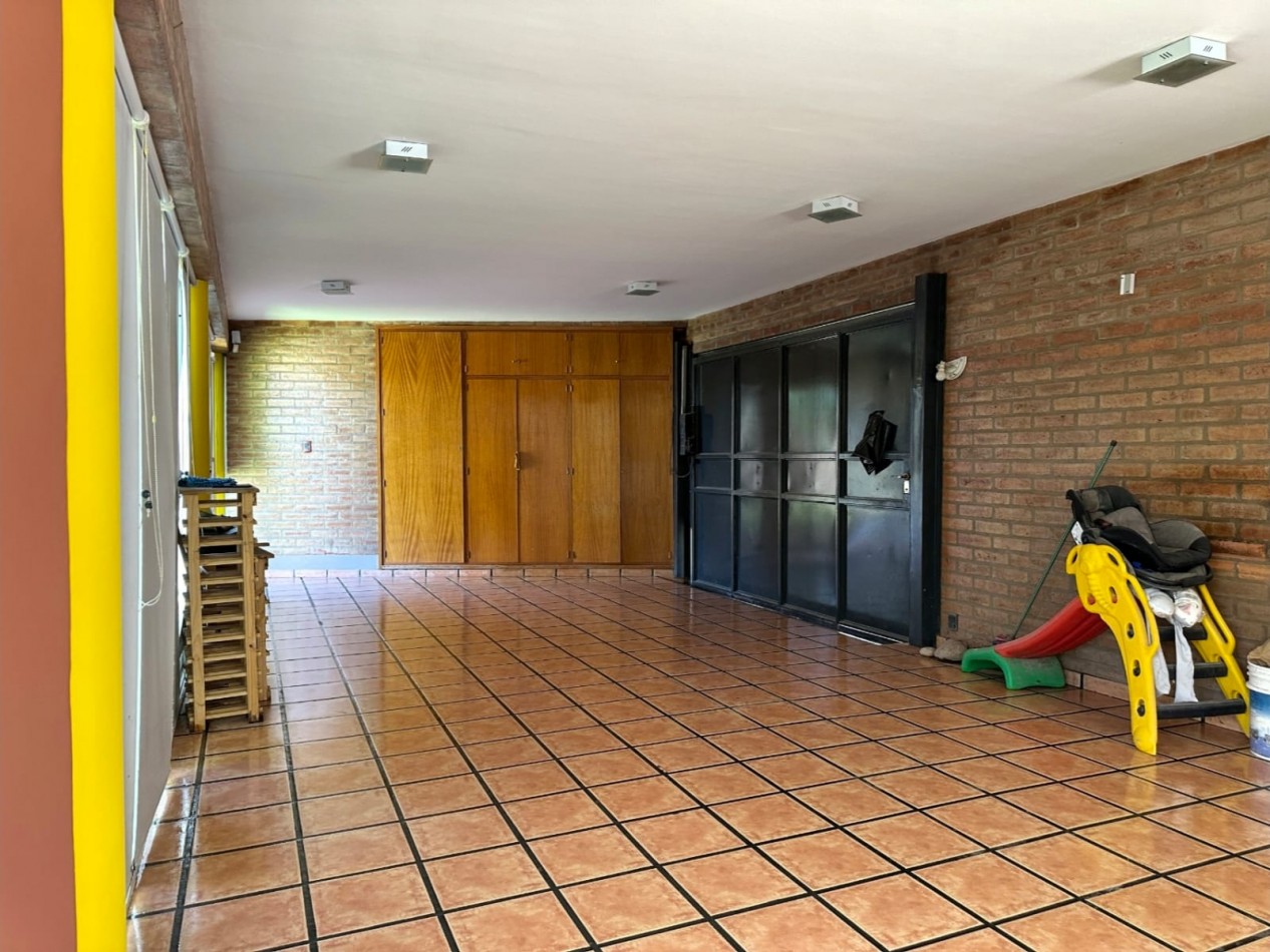 Alquiler. Casa De Gran Categoria 4hab-4baños Pileta En Santa Lucia