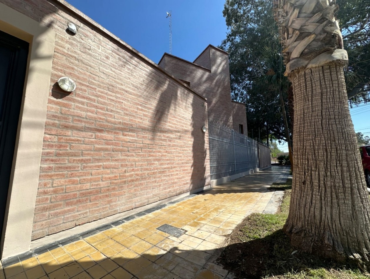 Alquiler. Casa De Gran Categoria 4hab-4baños Pileta En Santa Lucia