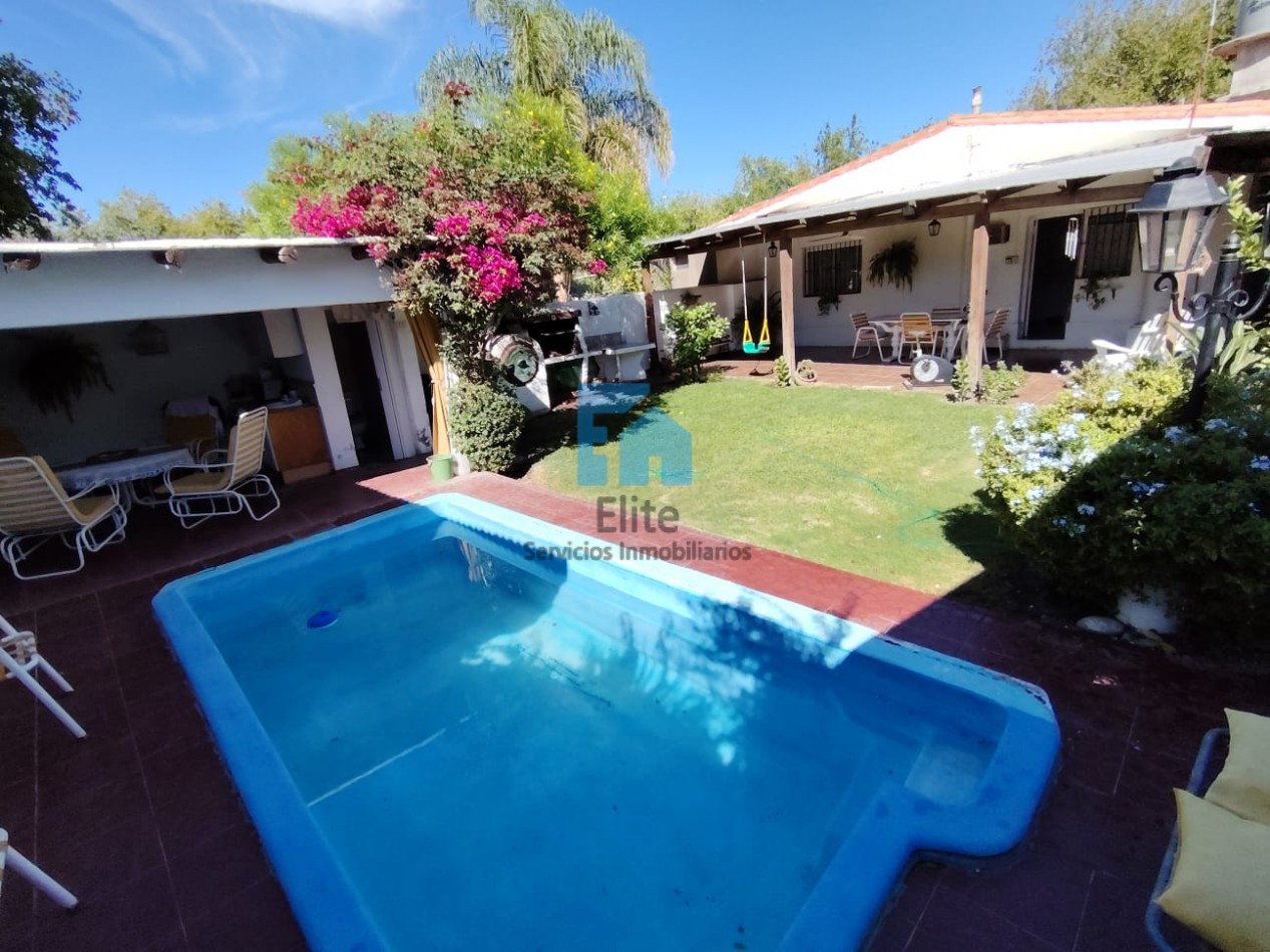 Venta Casa Estilo Español En B° Campodonico - Santa Lucia , 3 Hab, Pileta