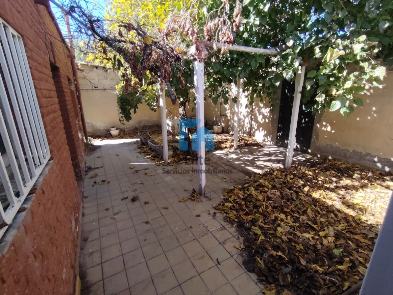 Venta Casa Esquina Juan Jufre Y Roca - 30m De Frente A Jufre - 2dorm 2 Baños