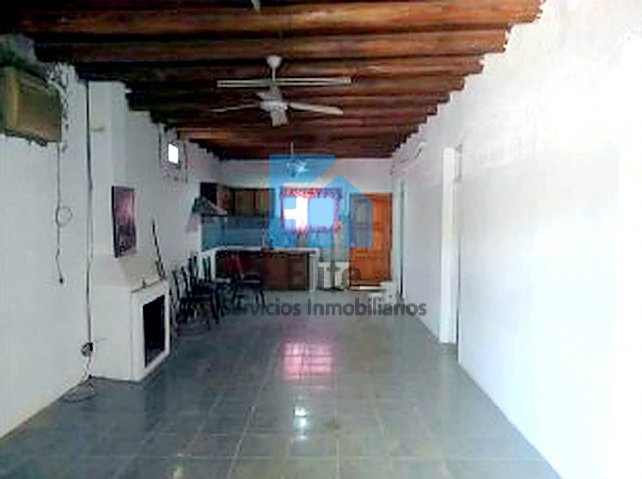 Casa Rawson Con Departamento Y Galpon -frente Escuela -inversion 3hab 2baños
