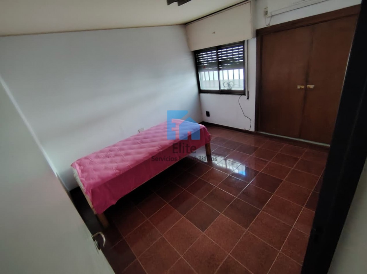Casa 3hab, 3 Baños, 1100m De Terreno, A 1 Cuadra Plaza Santa Lucia Sobre Yrigoyen