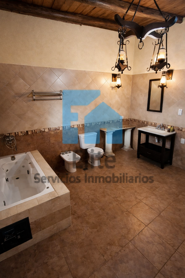 Categoria Casa Quinta En El Medano, Pileta, 4 Dormitorios, 2 Baños, Gran Galeria. 2800m² Jacuzzi
