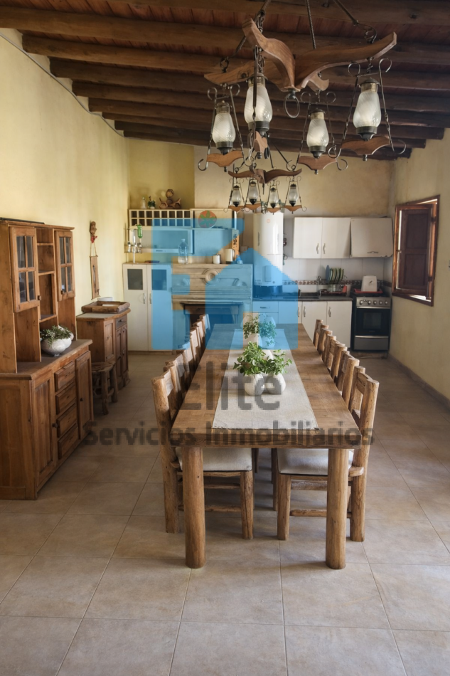 Categoria Casa Quinta En El Medano, Pileta, 4 Dormitorios, 2 Baños, Gran Galeria. 2800m² Jacuzzi