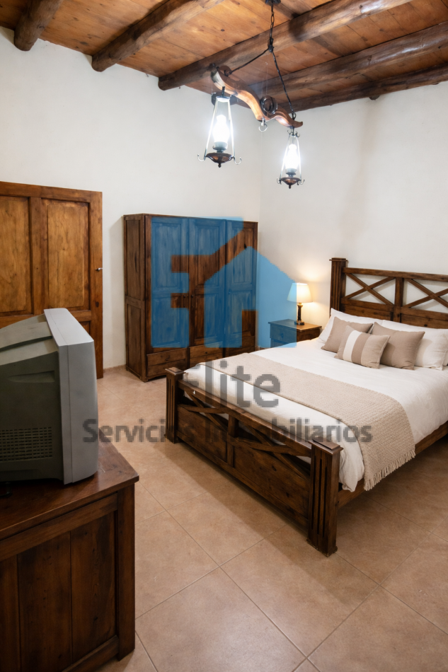Categoria Casa Quinta En El Medano, Pileta, 4 Dormitorios, 2 Baños, Gran Galeria. 2800m² Jacuzzi