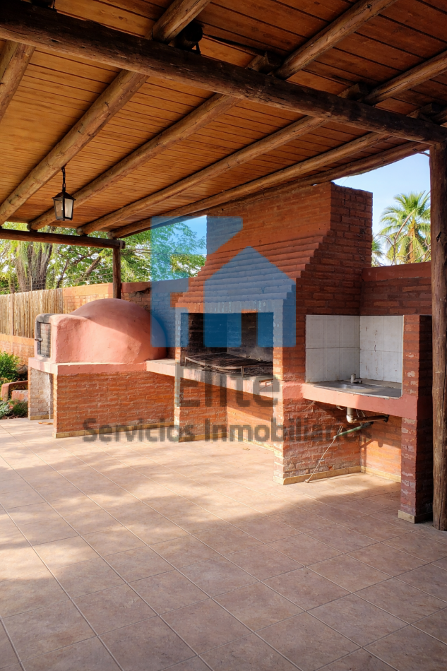 Categoria Casa Quinta En El Medano, Pileta, 4 Dormitorios, 2 Baños, Gran Galeria. 2800m² Jacuzzi