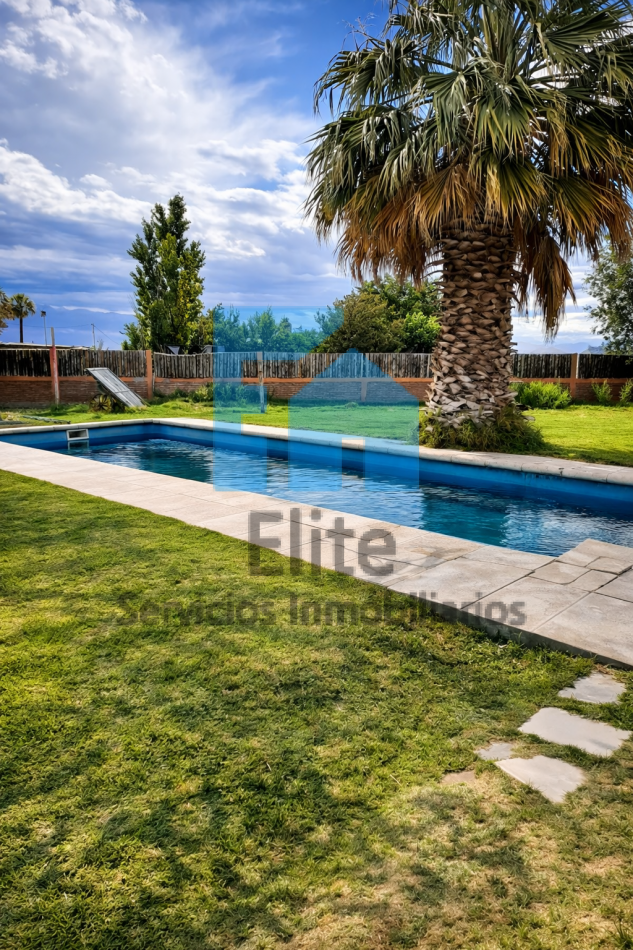 Categoria Casa Quinta En El Medano, Pileta, 4 Dormitorios, 2 Baños, Gran Galeria. 2800m² Jacuzzi