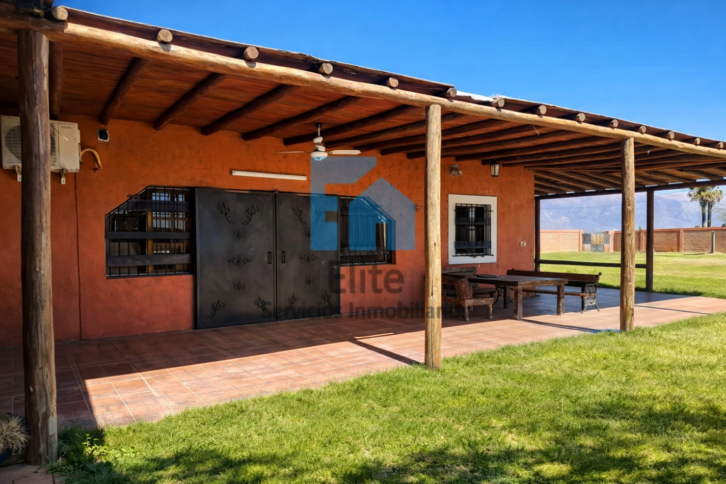 Categoria Casa Quinta En El Medano, Pileta, 4 Dormitorios, 2 Baños, Gran Galeria. 2800m² Jacuzzi