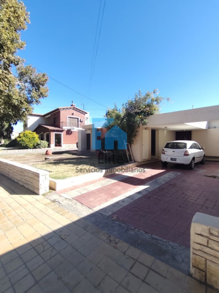Casa 3hab, 3 Baños, 1100m De Terreno, A 1 Cuadra Plaza Santa Lucia Sobre Yrigoyen