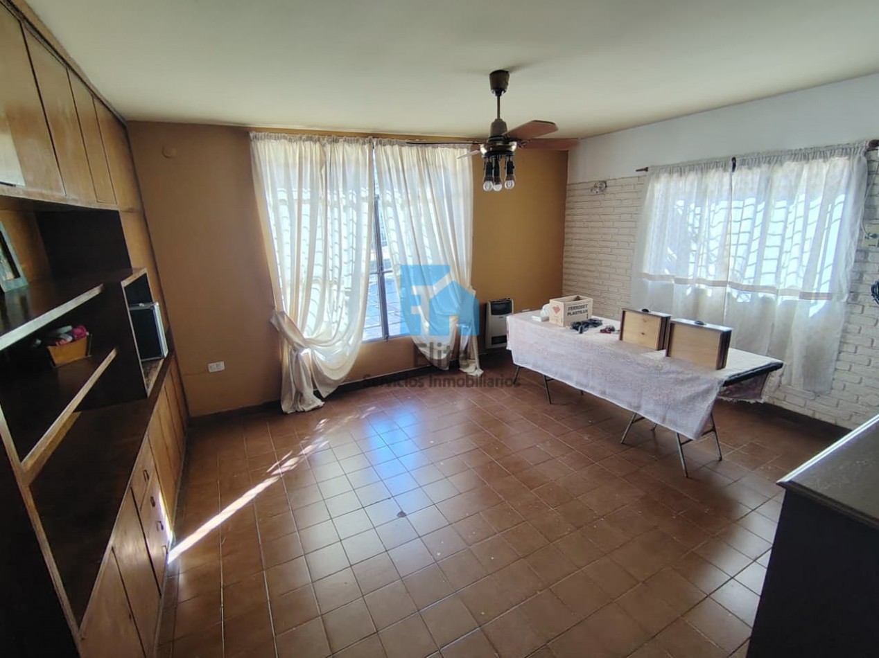 Casa 3hab, 3 Baños, 1100m De Terreno, A 1 Cuadra Plaza Santa Lucia Sobre Yrigoyen
