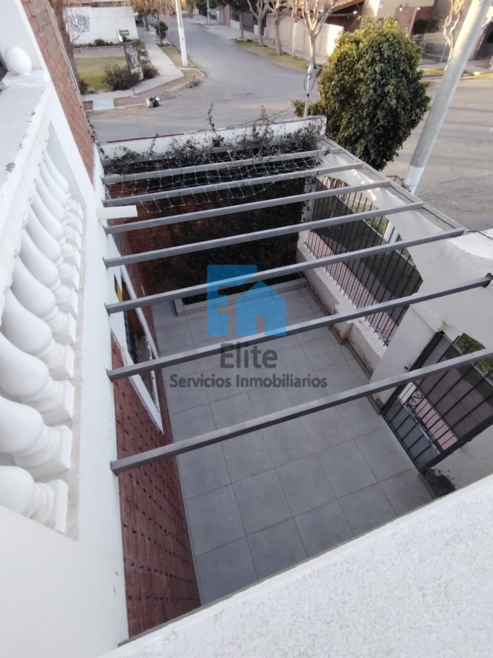 Casa Esq 4hab, 2 Baños, 2 Estacionamiento, Corazon De Rivadavia - Bo Jardin