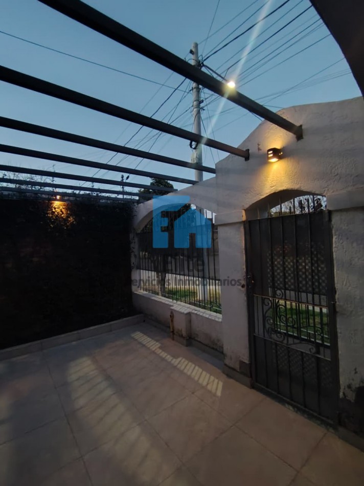 Casa Esq 4hab, 2 Baños, 2 Estacionamiento, Corazon De Rivadavia - Bo Jardin
