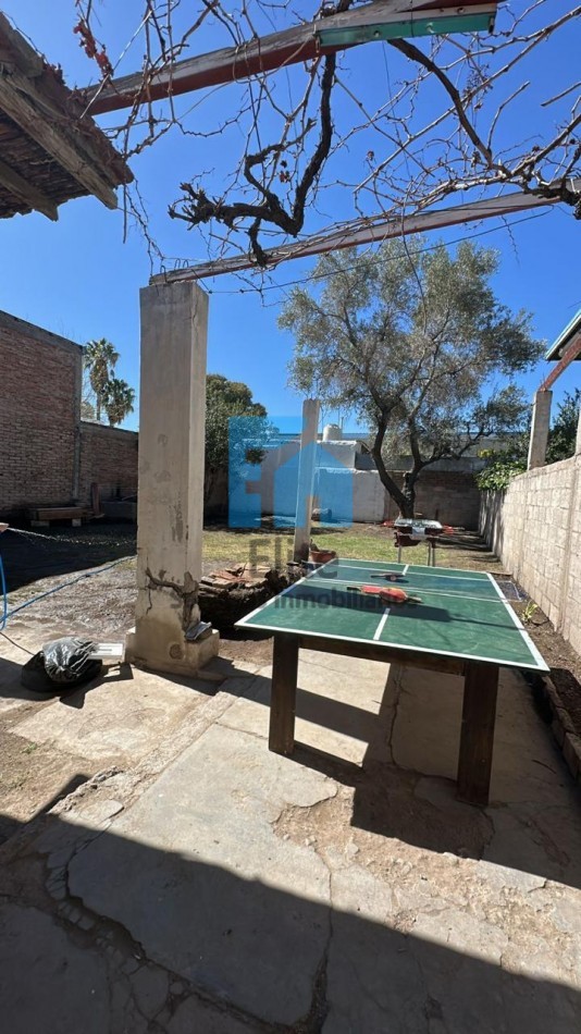 Casa con Salon Comercial sobre Mendoza antes de Juan Jufre- Zona de Alto Transito