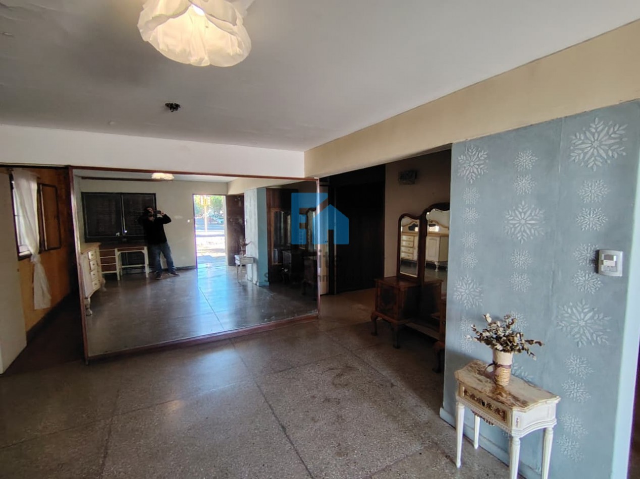 Casa 3hab, 3 Baños, 1100m De Terreno, A 1 Cuadra Plaza Santa Lucia Sobre Yrigoyen