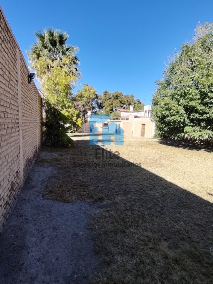 Casa 3hab, 3 Baños, 1100m De Terreno, A 1 Cuadra Plaza Santa Lucia Sobre Yrigoyen