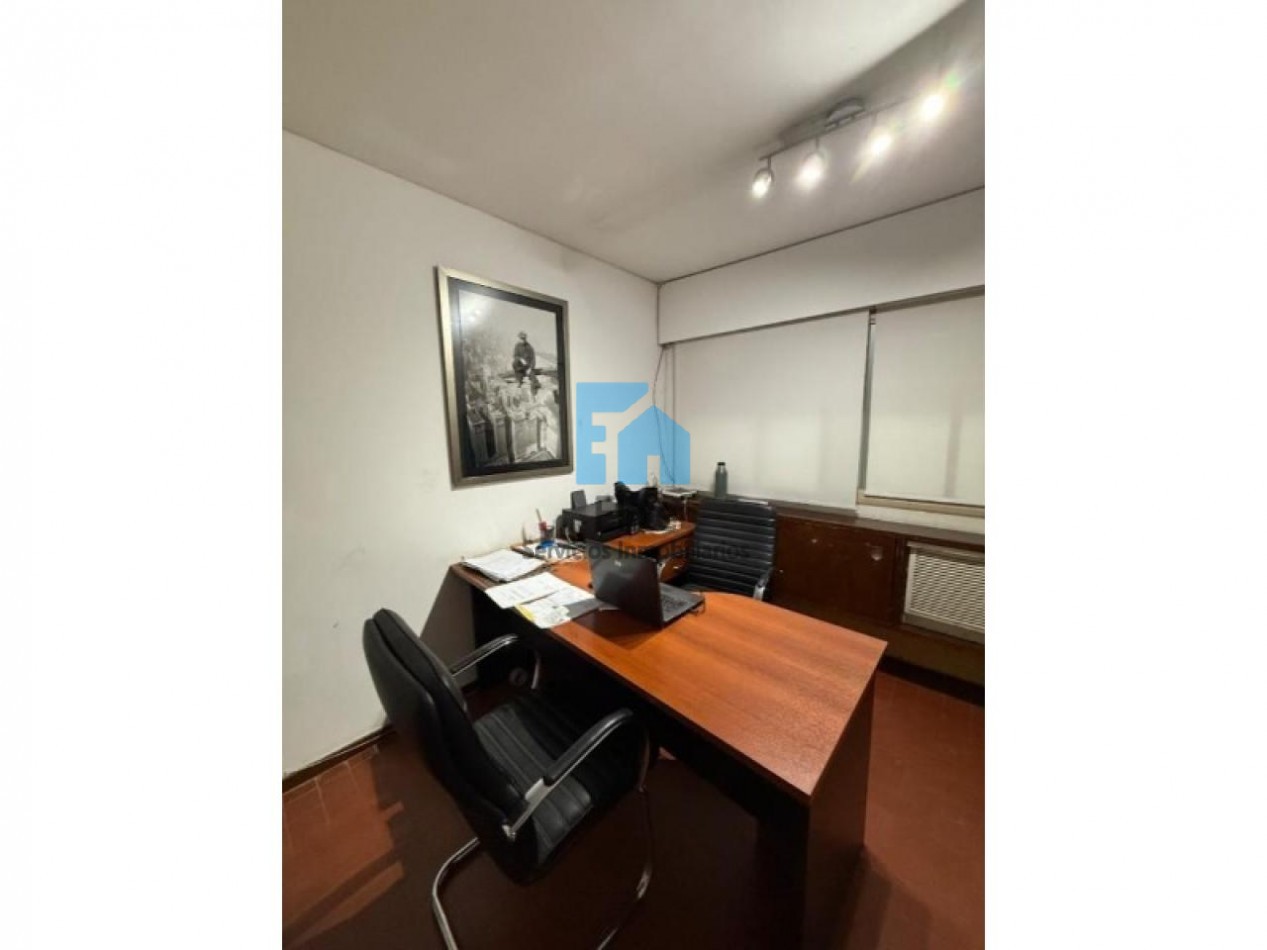 Venta. Oficina Centrica con recepcion Capital