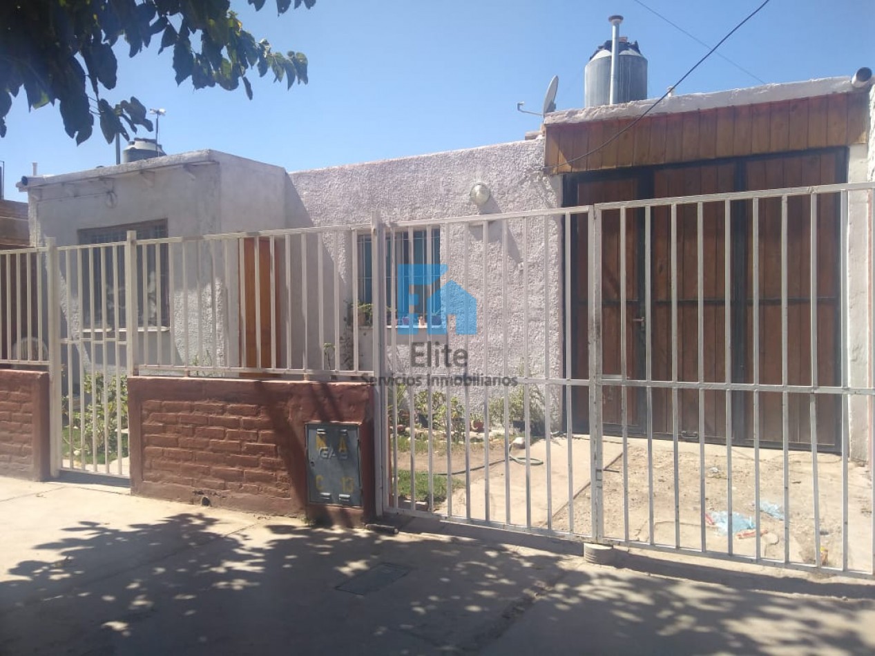 Casa De 3 Dormitorios En Rawson - Cochera Y Todos Los Servicios