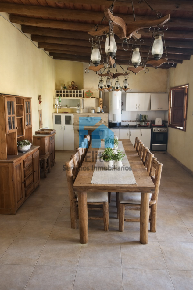 Categoria Casa Quinta En El Medano, Pileta, 4 Dormitorios, 2 Baños, Gran Galeria. 2800m² Jacuzzi