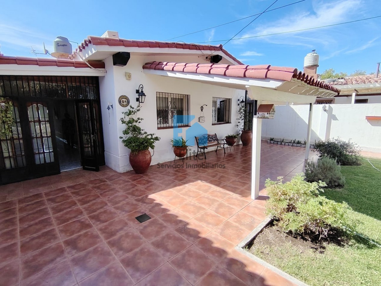 Venta Casa Estilo Español En B° Campodonico - Santa Lucia , 3 Hab, Pileta