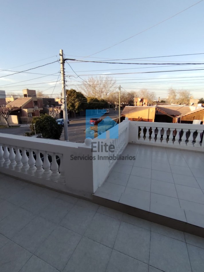 Casa Esq 4hab, 2 Baños, 2 Estacionamiento, Corazon De Rivadavia - Bo Jardin