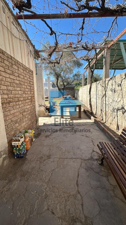 Casa con Salon Comercial sobre Mendoza antes de Juan Jufre- Zona de Alto Transito