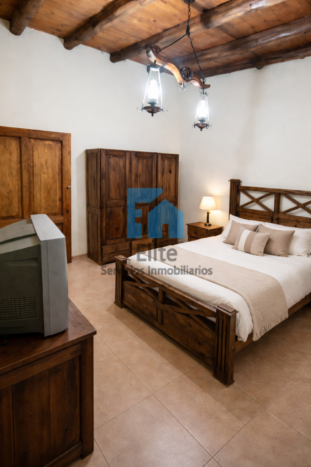 Categoria Casa Quinta En El Medano, Pileta, 4 Dormitorios, 2 Baños, Gran Galeria. 2800m² Jacuzzi