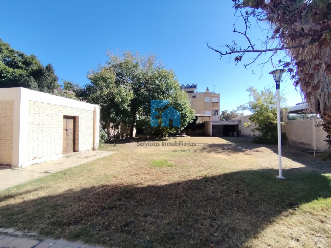Casa 3hab, 3 Baños, 1100m De Terreno, A 1 Cuadra Plaza Santa Lucia Sobre Yrigoyen
