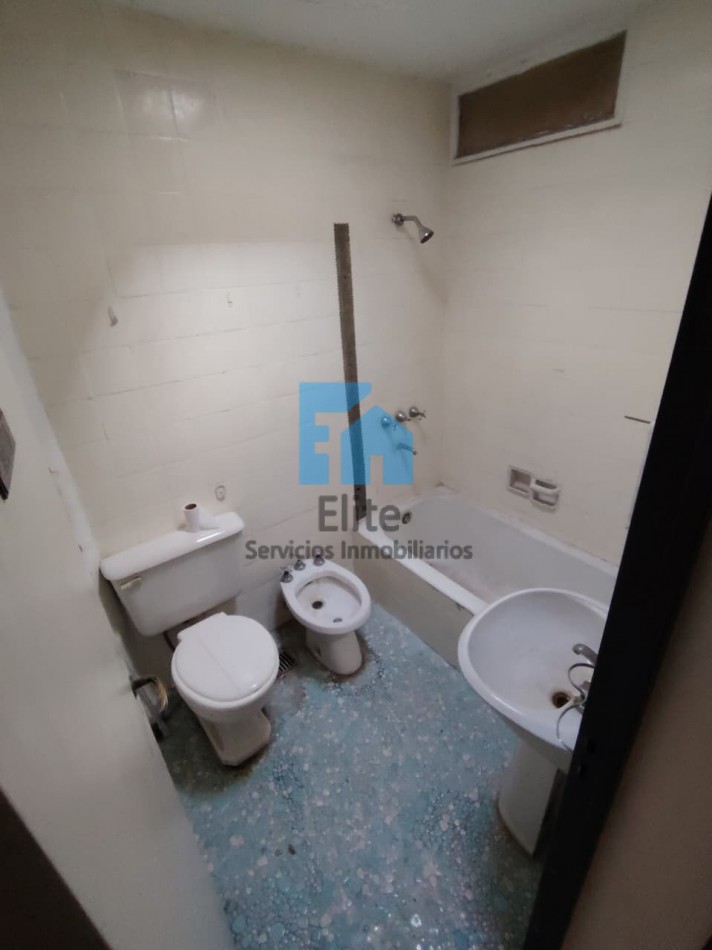 Casa 3hab, 3 Baños, 1100m De Terreno, A 1 Cuadra Plaza Santa Lucia Sobre Yrigoyen