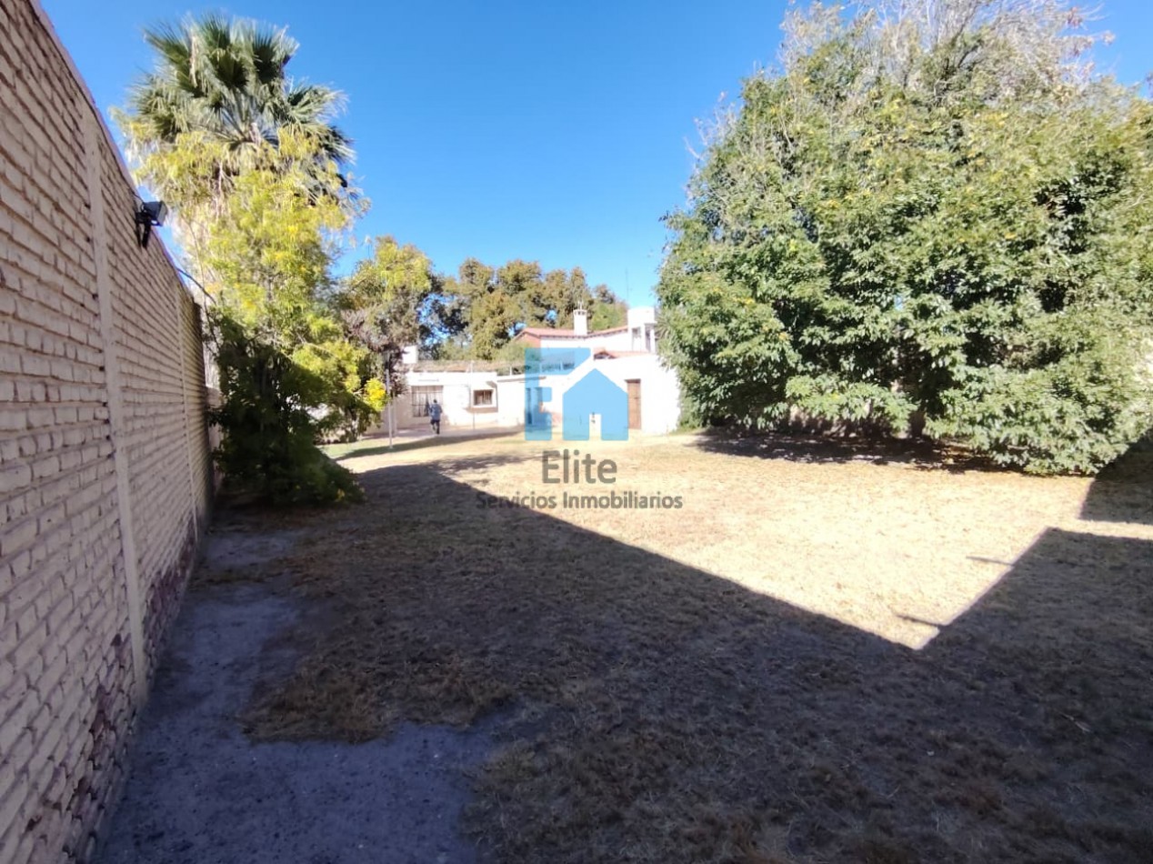 Casa 3hab, 3 Baños, 1100m De Terreno, A 1 Cuadra Plaza Santa Lucia Sobre Yrigoyen
